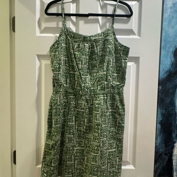 Green Patterned Women's Dress - Picture 2 of 5